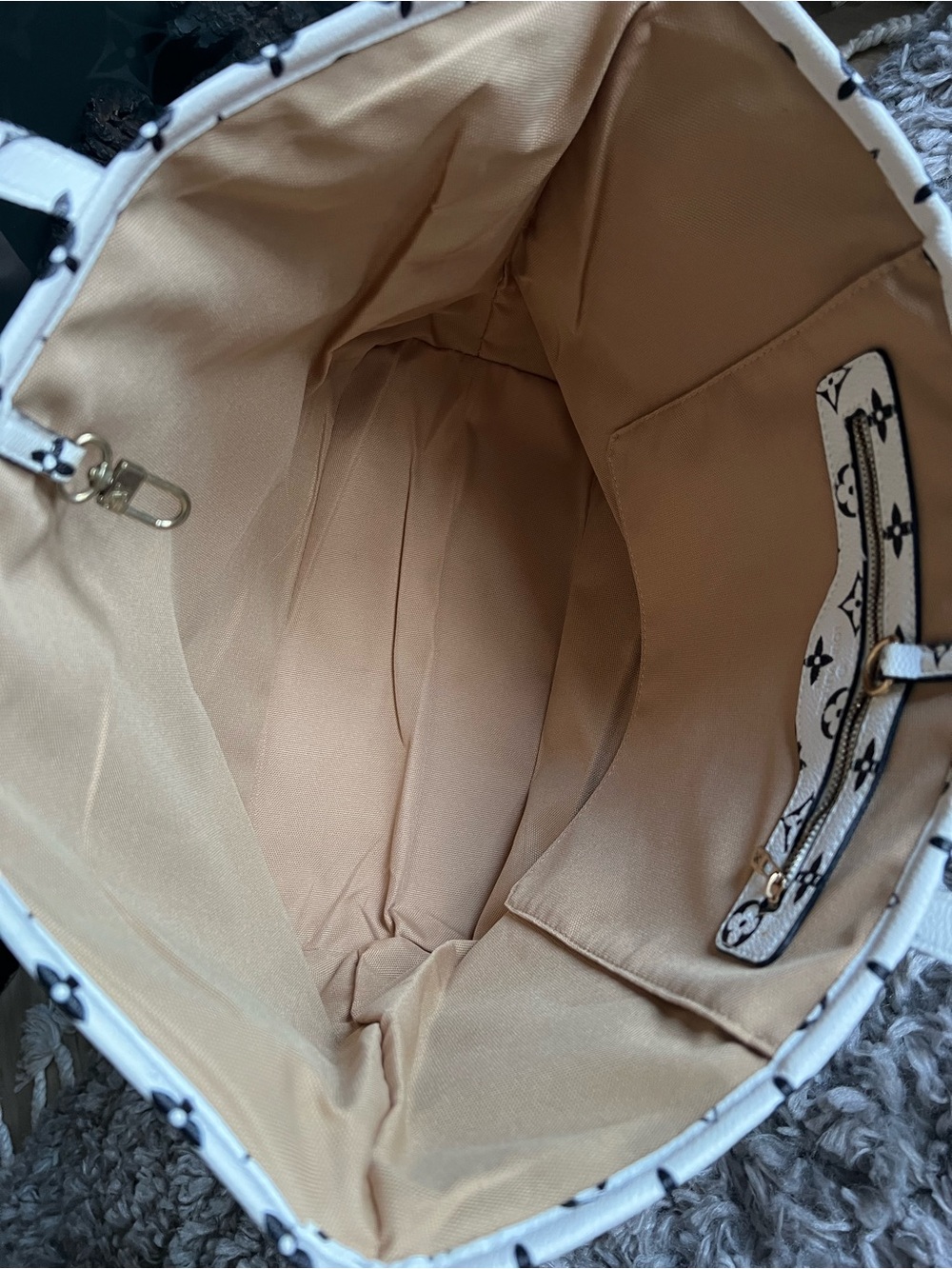 NWOT Large chic shoulder bag - Picture 4 of 4